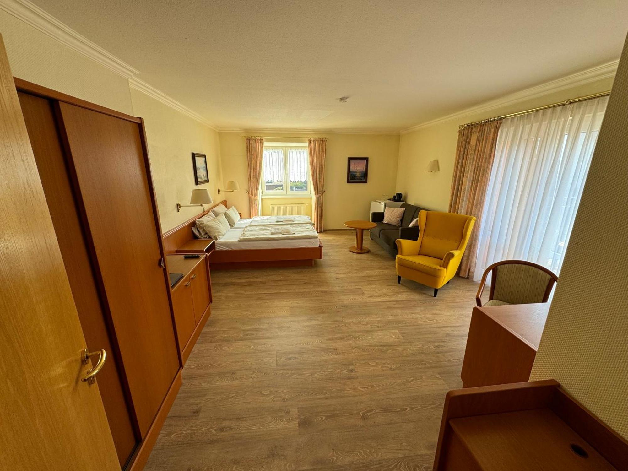 Hotel Garni Seeschloesschen Kolpinsee Exteriör bild