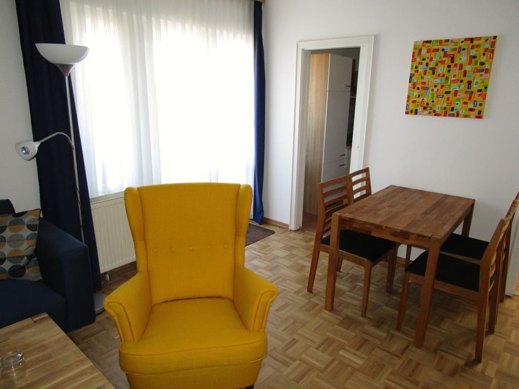 Hotel Garni Seeschloesschen Kolpinsee Exteriör bild
